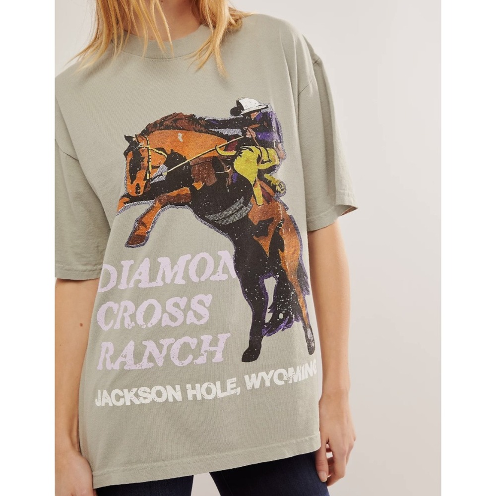 Diamond Cross Ranch Jackson Hole Wyoming Mustang Pink Grey Tee Size S
